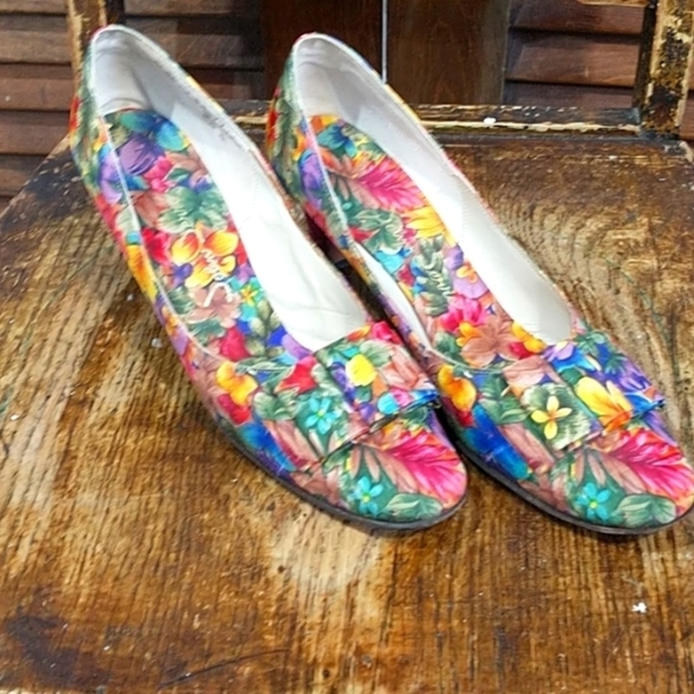 ❤️Vintage John Serro Floral Pumps shoes heels Bow Size 7 1/2 1980’s